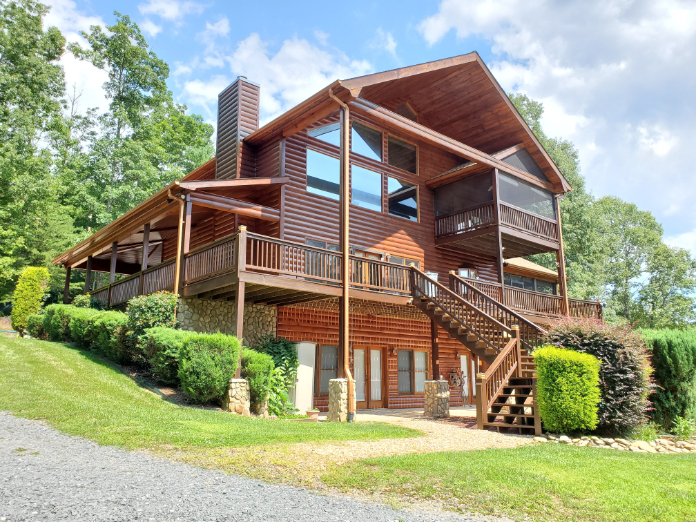 Cabin and Deck Staining in Ellijay, Georgia